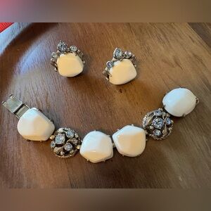 Beautiful Preowned vintage white lucite and rhinestone Bracelet and clip on set